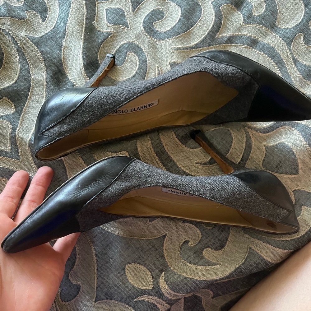 Vintage Manolo Blahnik pumps. Size 39 1/2 black and grey, used